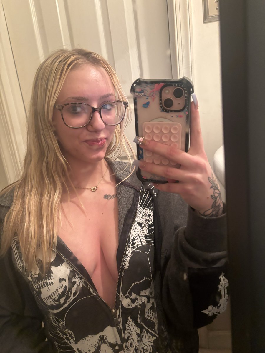 eveebaby tweet media