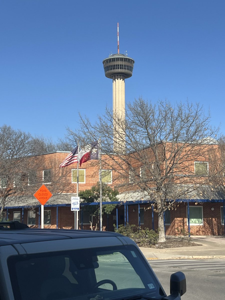 I’ve been to a lot of places in this country, but I maintain Southtown in San Antonio, Texas is one of my favorite places to be. Good food everywhere and drinks everywhere else. Fuck yeah. 🍻❤️