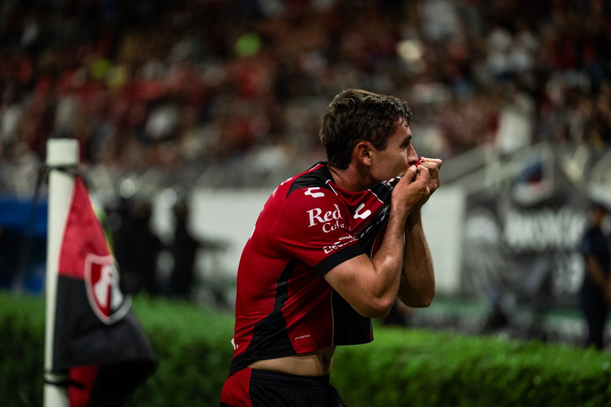 AtlasFC's tweet photo. ¡🅰️MOR ETERNO A LA ACADEMIA! 🔴⚫️ https://t.co/CVIKYx6AiQ
