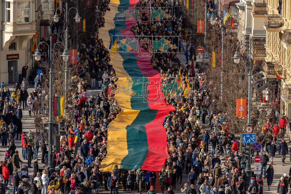 Hoy 11 de marzo Lituania celebra el Día de la Restauración de la Independencia.
En 1990, el parlamento lituano proclamó la restauración del Estado independiente, poniendo fin a décadas de dominio de la URSS. Convirtiendose en la 1ª república soviética en declarar su independencia