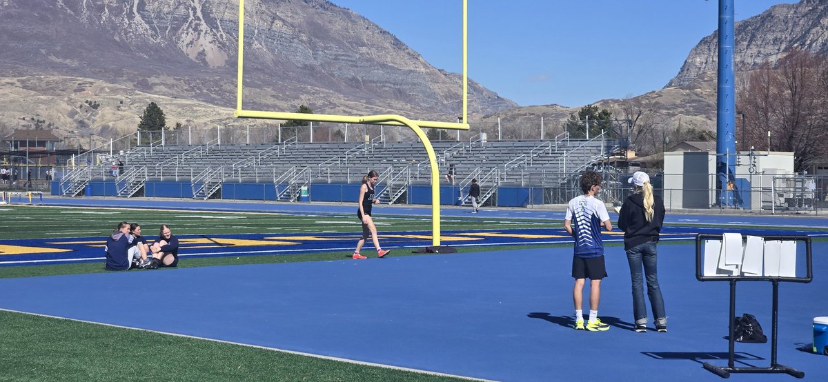 First track meet of the year definitely got some work to do to get back to state and score but honestly my technique felt BETTER than ever so i'm feeling good ☀️🌸 perfect day, perfect vibes, spring is here and i'm ready to get to work 🏃‍♀️

#dualsport #highjump