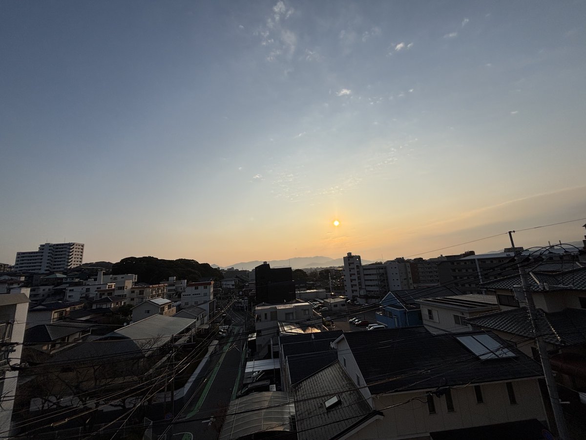 kimurabag's tweet photo. #おはようございます
福岡市の天気は晴れ
今朝の気温5℃

今日も元気に
いってらっしゃい😊

#福岡市
#天神
#新天町
#イマソラ
#木村カバン店
#オルソープ
#althorp
#althorpplus
#polaris 
#企業公式が毎朝地元の天気を言い合う #ビジネスバッグ #バッグ #財布 #ありがとう https://t.co/8Fs2QyGiAj