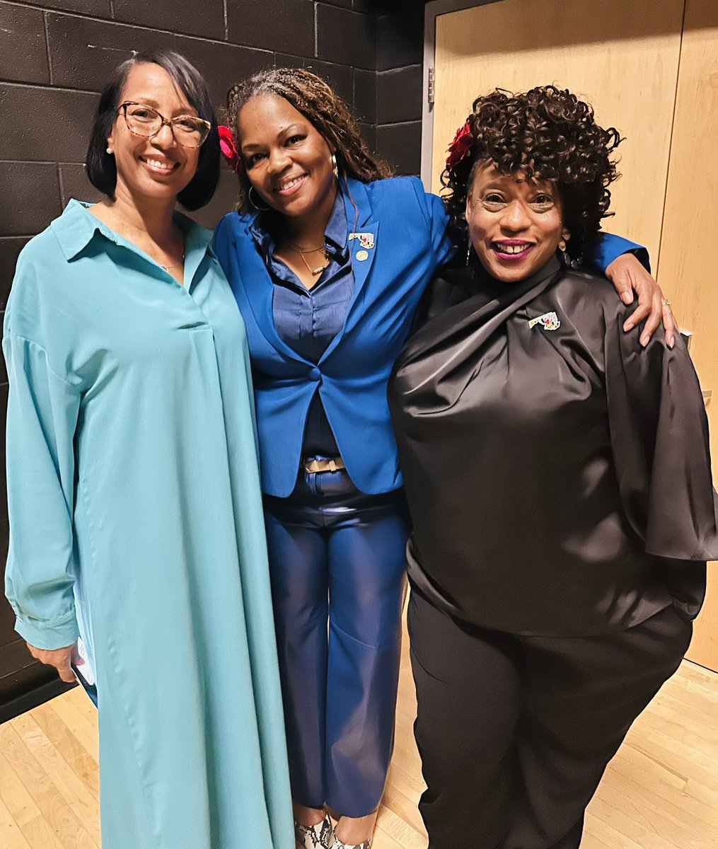 OPLLpgcps's tweet photo. 🏆A HUGE thank you goes to our @pgcpsnbct1 Coordinators @MentorTeacher4 & @MsSandlin_Ed for their fantastic work supporting our @pgcps educators during the @NBPTS process! @CoachKHolden14 @DrMYWilson #PGCPSProud https://t.co/yq75QhEfX5