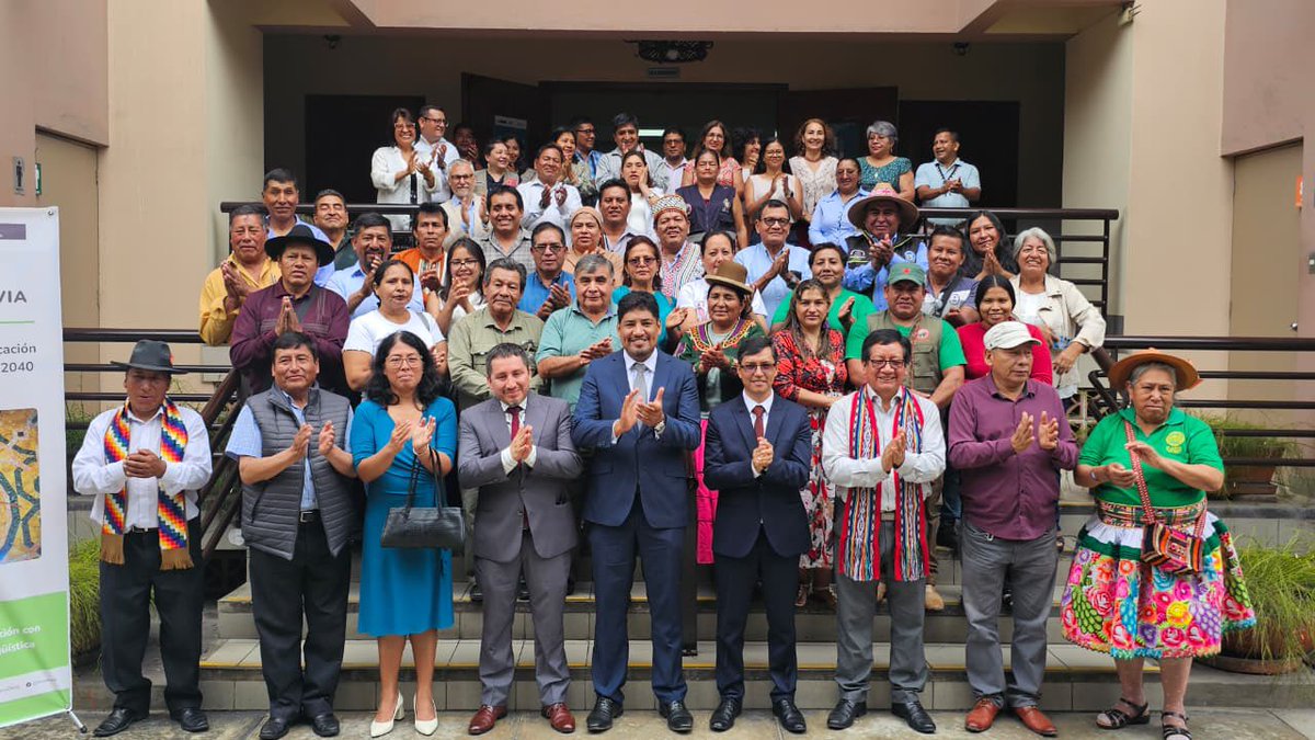 MineduPeru's tweet photo. ¡Diálogo para construir la educación intercultural del futuro! 📚🌎

📢 El viceministro de Gestión Pedagógica, Juan Navarro Pando, participó en el primer día de la reunión preparatoria de la consulta previa de la Política Nacional de Educación Intercultural Bilingüe al 2040, junto a representantes de organizaciones de pueblos indígenas.