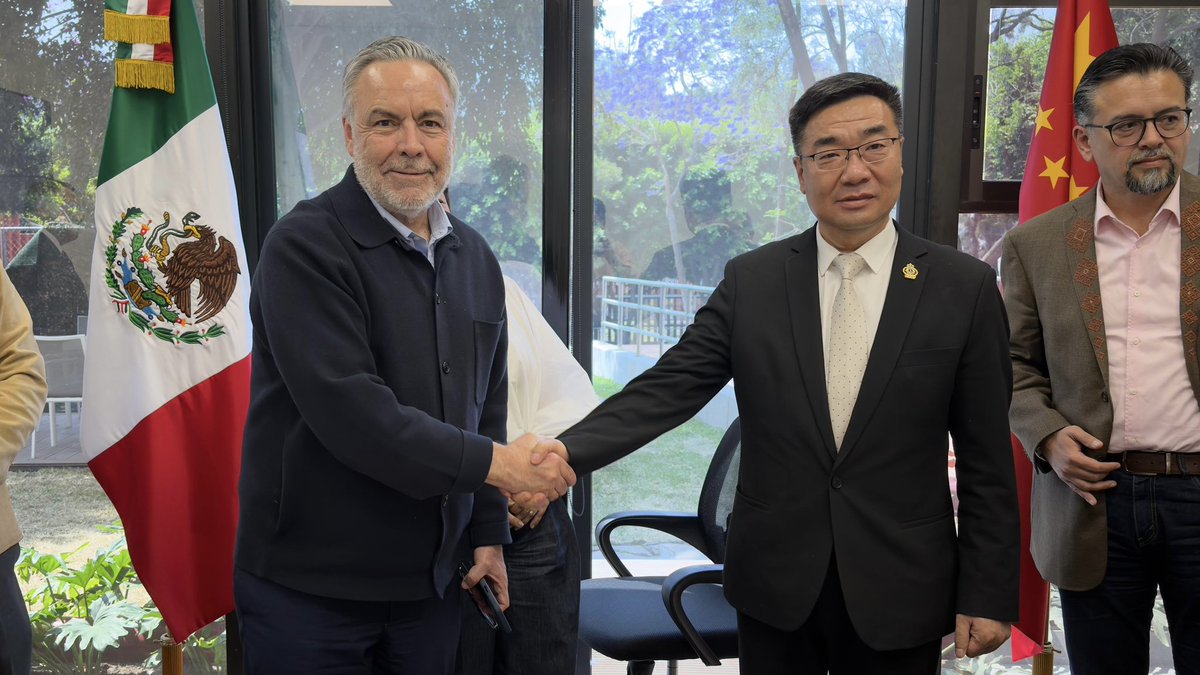 aramirezcuellar's tweet photo. Nos reunimos con representantes empresariales y organizaciones de China para dialogar sobre oportunidades de cooperación comercial, fortalecer los lazos culturales entre ambos países e impulsar el intercambio en materia de investigación, innovación y desarrollo económico. https://t.co/rBXqYcvTQl