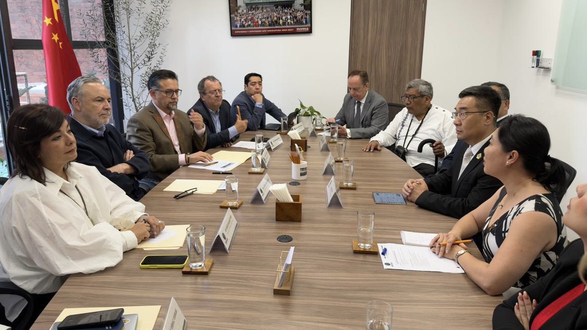 aramirezcuellar's tweet photo. Nos reunimos con representantes empresariales y organizaciones de China para dialogar sobre oportunidades de cooperación comercial, fortalecer los lazos culturales entre ambos países e impulsar el intercambio en materia de investigación, innovación y desarrollo económico. https://t.co/rBXqYcvTQl
