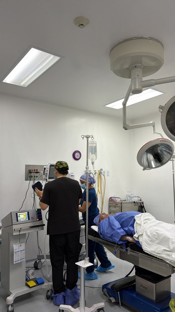 martibatres's tweet photo. En el Hospital General “5 de Diciembre” del @ISSSTE_mx ubicado en Mexicali, Baja California, de cuatro quirófanos que no estaban funcionado, tres ya se encuentran en operación. 

Nos da gusto informar que en ellos ya se realizan cirugías de diverso tipo. https://t.co/ojrxm4DYCK