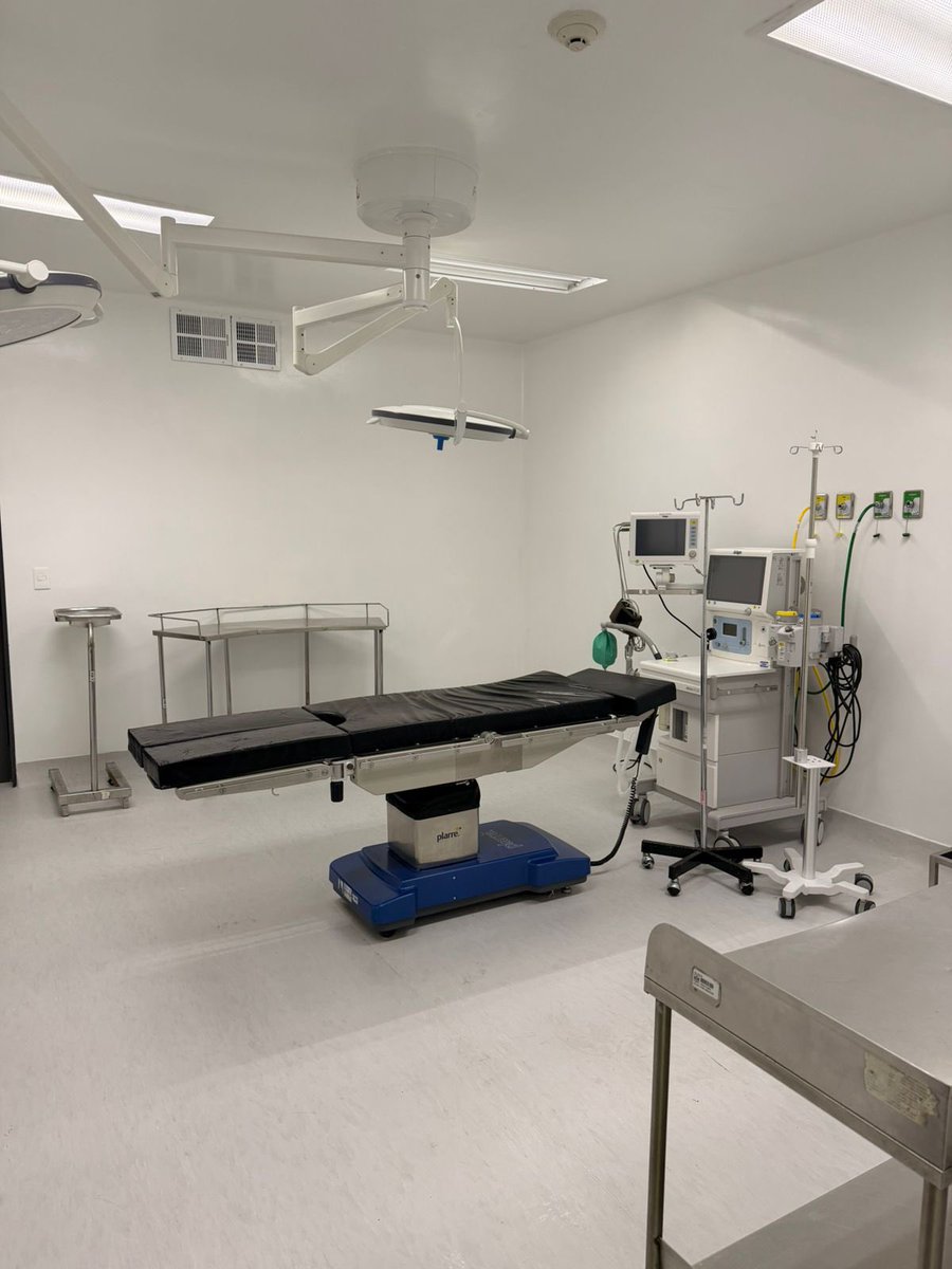 martibatres's tweet photo. En el Hospital General “5 de Diciembre” del @ISSSTE_mx ubicado en Mexicali, Baja California, de cuatro quirófanos que no estaban funcionado, tres ya se encuentran en operación. 

Nos da gusto informar que en ellos ya se realizan cirugías de diverso tipo. https://t.co/ojrxm4DYCK