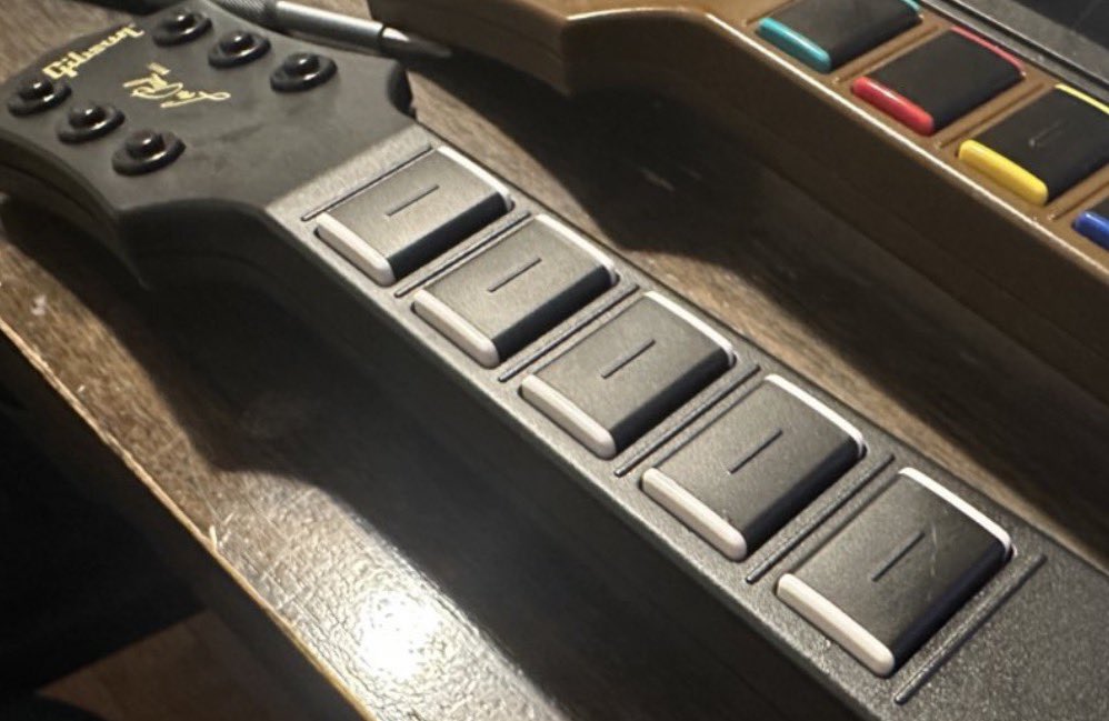 alec is not home tweet media