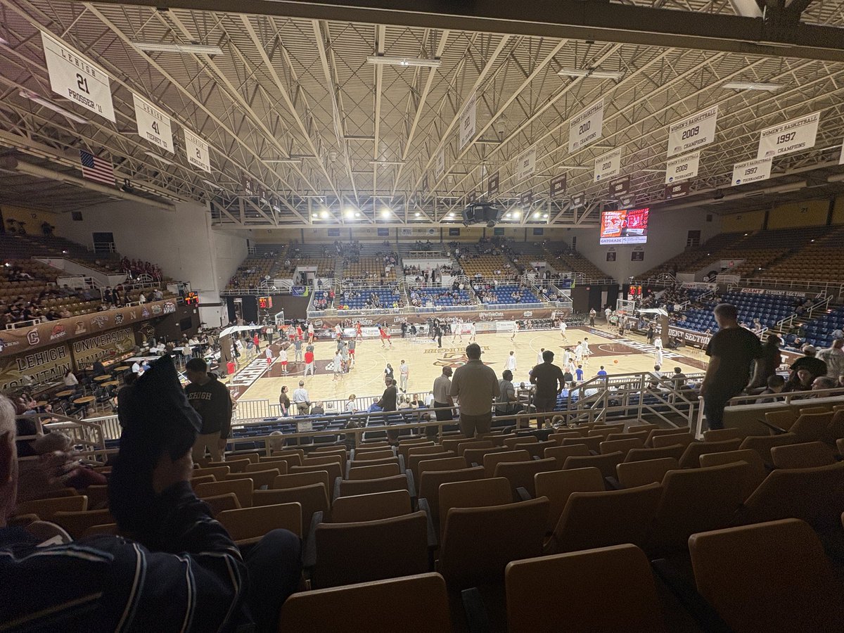 JohnnySpills25's tweet photo. Johnny tuning in at the patriot league championship.THIS IS MARCH https://t.co/Oy88x4G8qX