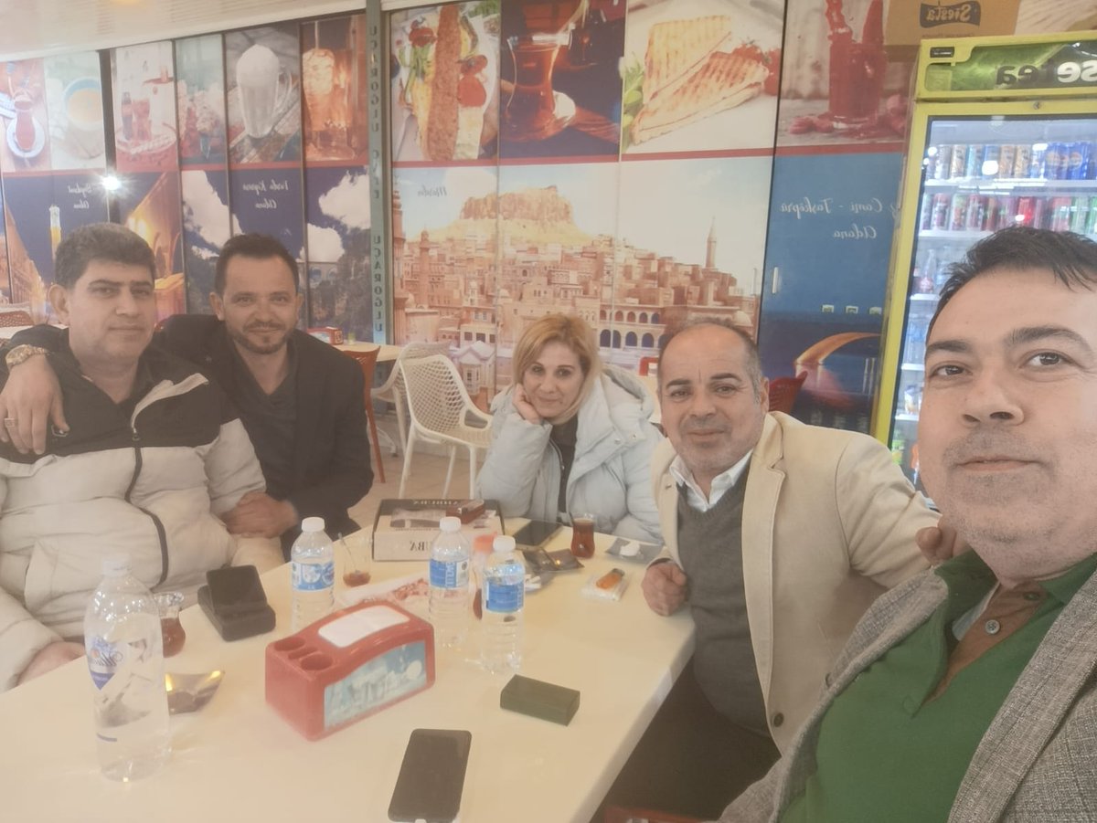 doganahmet00's tweet photo. Kahvenin hatırı 40 yıl, dostluğun hatırı bir ömür..

"Gönlü olanda kalır,
Kahvenin hatırı kırk yıl...
Gönlü hoş olmayan,
Ne kahve tanır ,ne hatır.”

Bizlere ziyarette gelen kardeş bölge olan, 7. Bölge @erdal_celik01, @cumaliaktop, @AktopOzgur  teşekkür ediyoruz. @ismailucar47 https://t.co/ZBb7tUUFW7