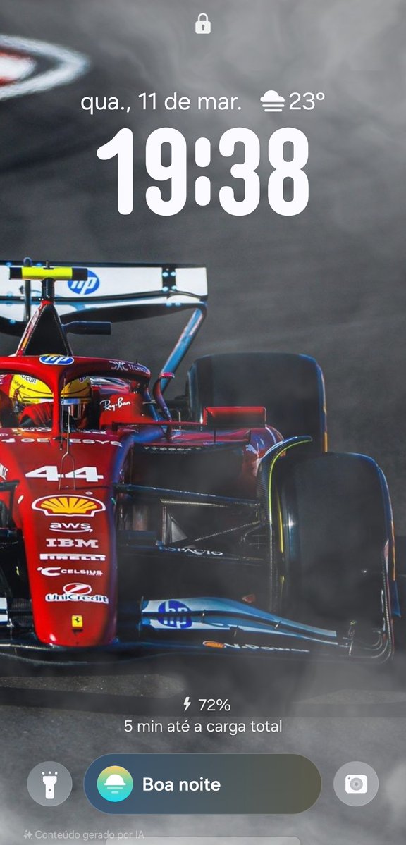 o meu wallpaper muda conforme o clima, aí hoje ele tá de HAMILTON O MOTOR FOI SIMBORAAAA