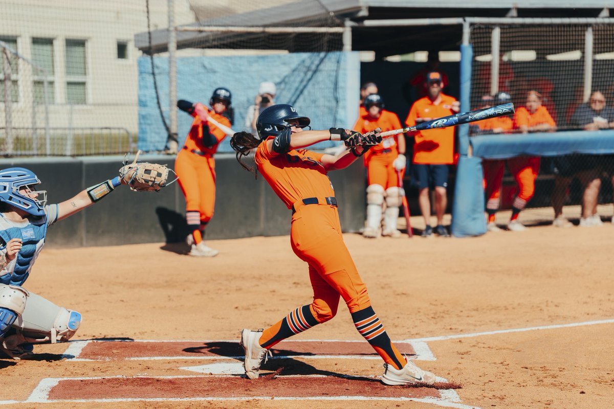 UTSASoftball's tweet photo. Midweek Frames 📸

#BirdsUp 🤙 | #LetsGo210 | #PluckEm 🪶 https://t.co/beqim38OFg