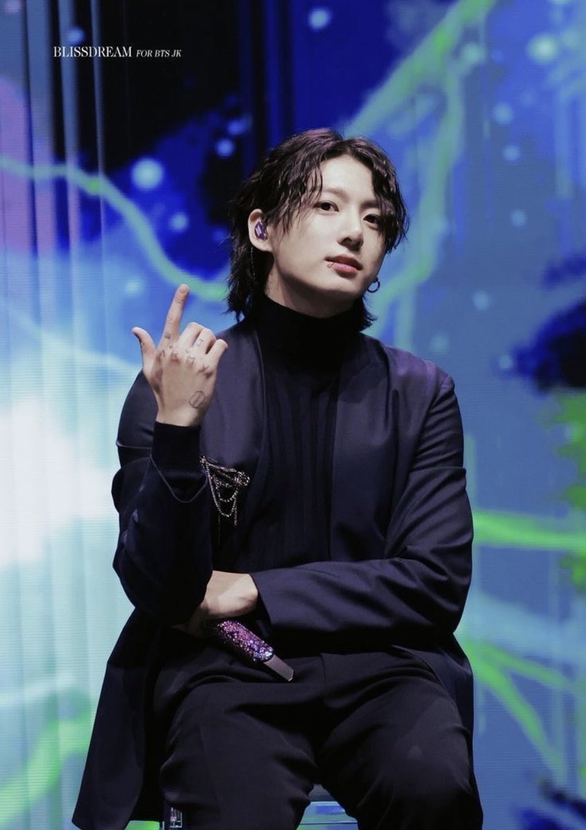 今日の大好きな一枚✨ジョングク🐰 オールブラックの衣装が醸し出す