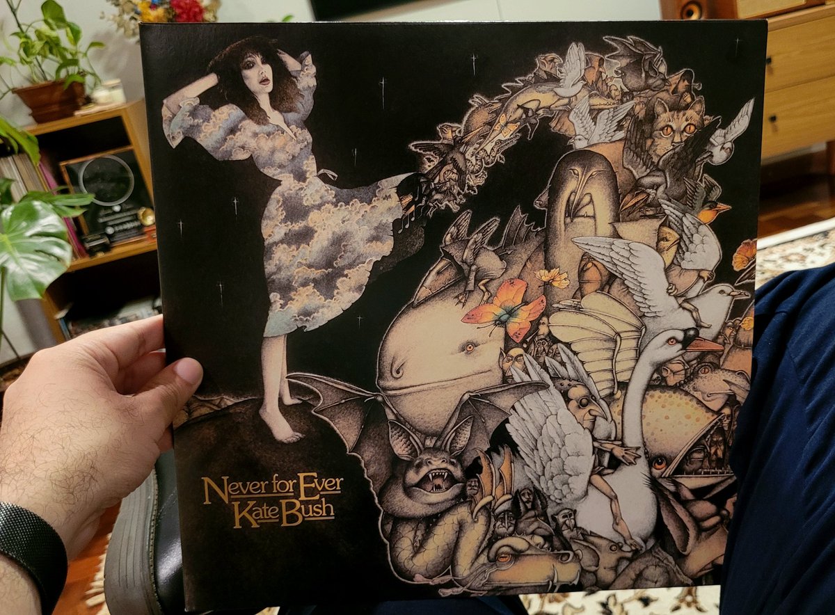 miccaelpardinho's tweet photo. Com este álbum, que é de 1980, a Kate Bush conseguiu ser a primeira cantora britânica solo a alcançar o nº 1 no UK Albums Chart. https://t.co/Z9hNdqoY5G
