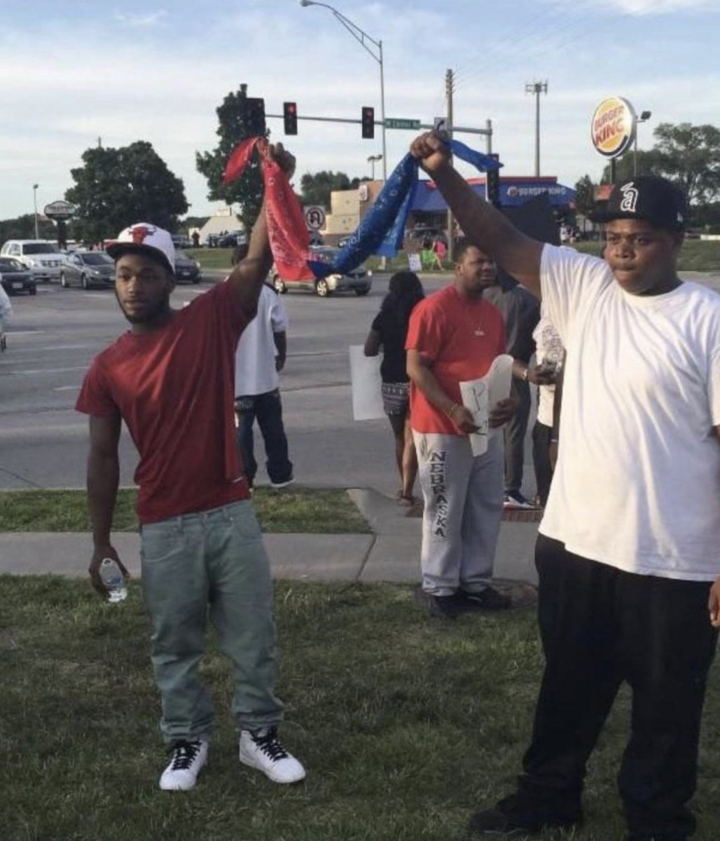 Caitlin Clark complaining to a ref that Angel Reese was fouled