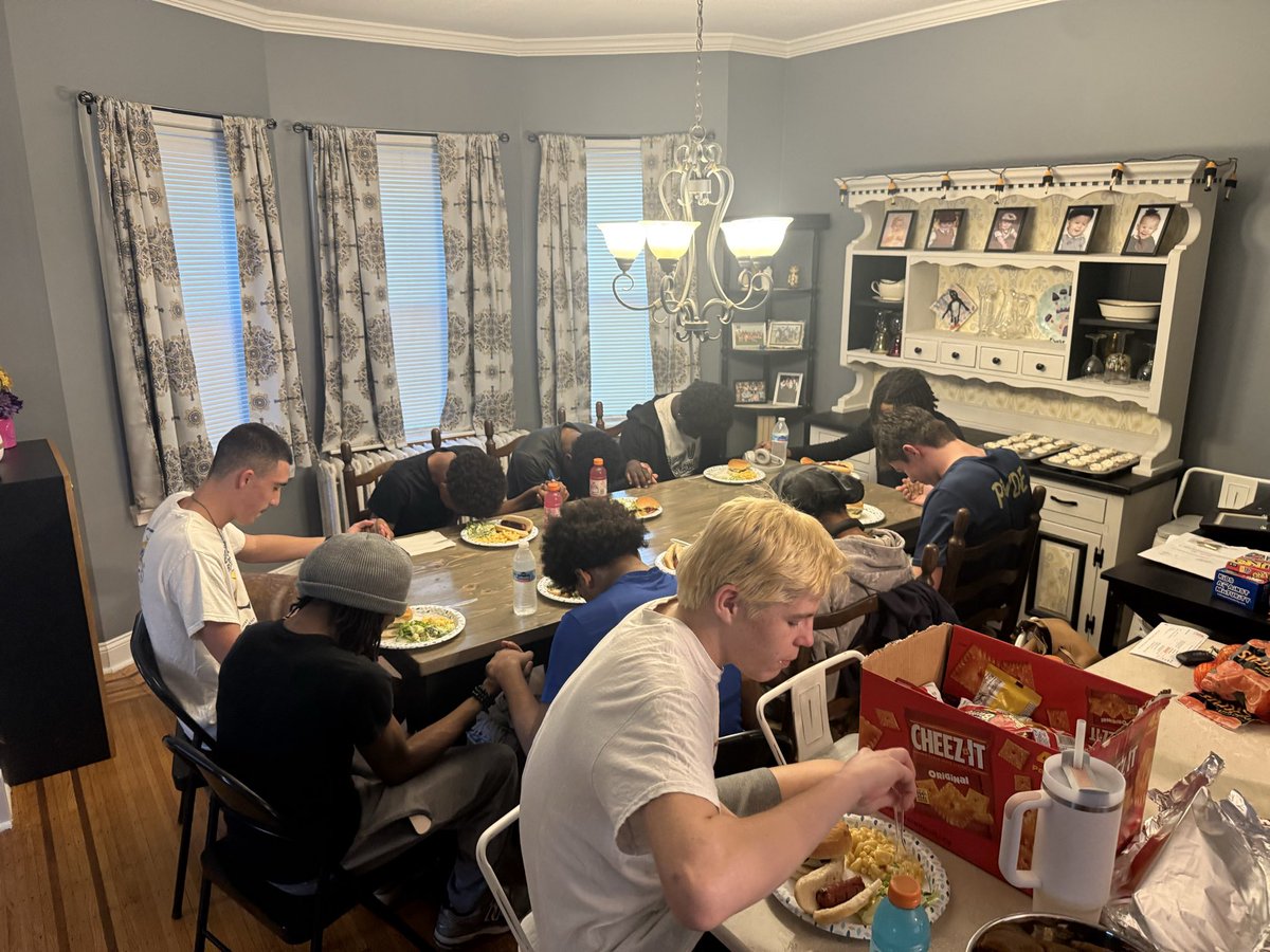 Colls Hoops tweet media