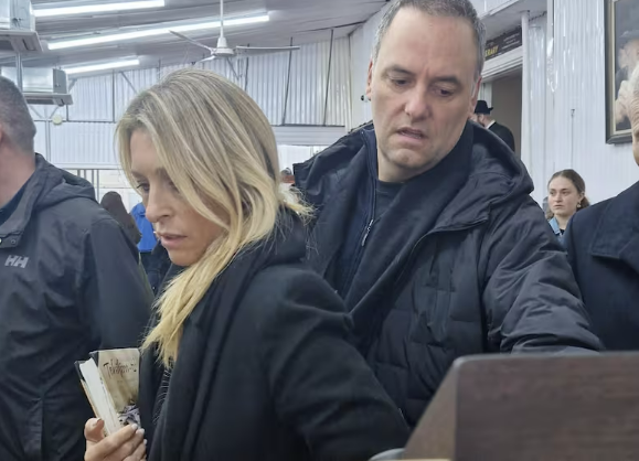 PyA_Radical's tweet photo. 👉 @madorni  con la nuestra !! En un viaje de promoción de #Argentina va a pasear con su señora,   en lugar de representar y trabajar por el país !! #adorni #conlanuestra🤦‍♀️👇 @UCRNacional https://t.co/ZNFanEf4Po