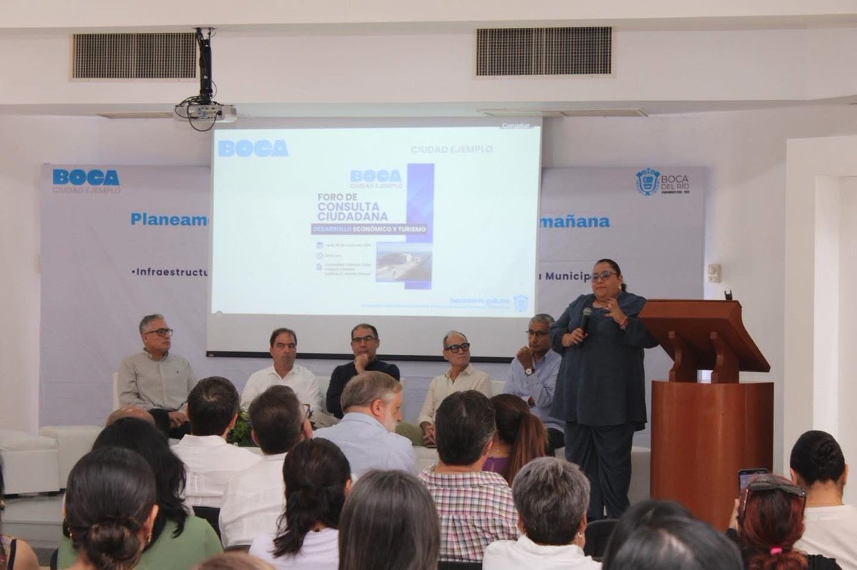 _BocadelRio's tweet photo. El Foro sobre Desarrollo Económico y Turismo se realizó con éxito gracias por la participación

Agradecemos al Padre Francisco Javier Alonso Arroyo, rector de la Universidad Cristóbal Colón, y por abrir este espacio de diálogo que suma ideas para el futuro de esta Ciudad Ejemplo. https://t.co/4nMeJ1TxAJ