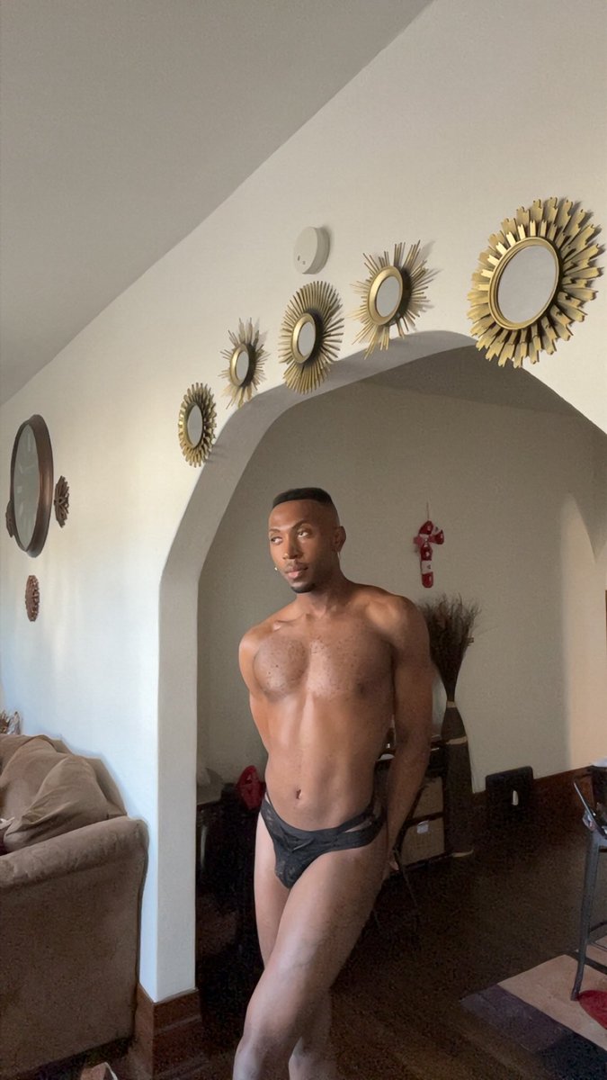 lloveboyD's tweet photo. All legs 🤷🏾‍♂️ https://t.co/ldwlj6Iwsa