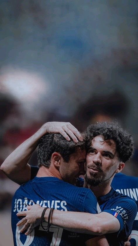 xleit123's tweet photo. حين يتحركون .. ترتبك الخصوم ، 🧠🔥
#psg https://t.co/CqumBnJHp5