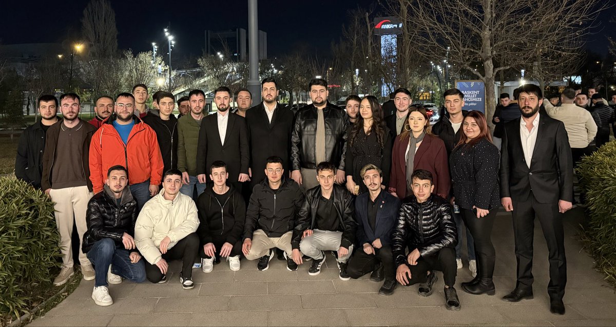 Söz Gençlikte programımızın ardından, İl Gençlik Kolları Başkanımız Sn. Halil Atasoy ile hatıra fotoğrafı çektirdik. 📸