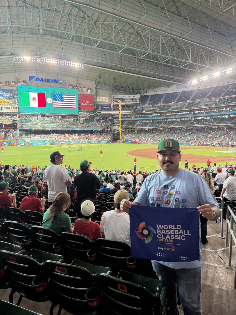 eddy_d95's tweet photo. Un sueño haber estado apoyando a México en el WBC⚾️🤩
Brasil🇧🇷 vs México🇲🇽 #méxicowins
México🇲🇽 vs Usa🇺🇸 #usawins https://t.co/VVtdZEzahU