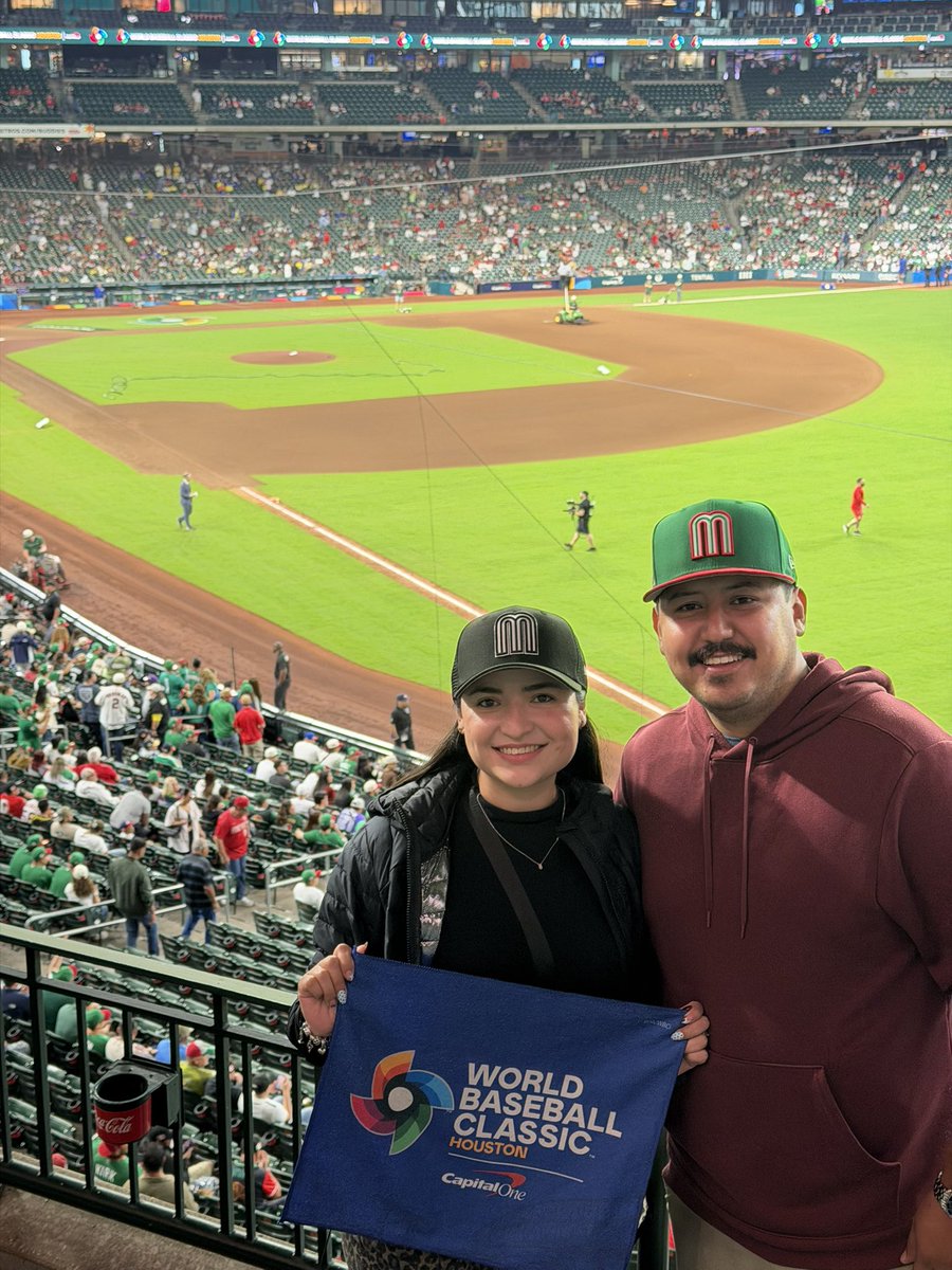 eddy_d95's tweet photo. Un sueño haber estado apoyando a México en el WBC⚾️🤩
Brasil🇧🇷 vs México🇲🇽 #méxicowins
México🇲🇽 vs Usa🇺🇸 #usawins https://t.co/VVtdZEzahU