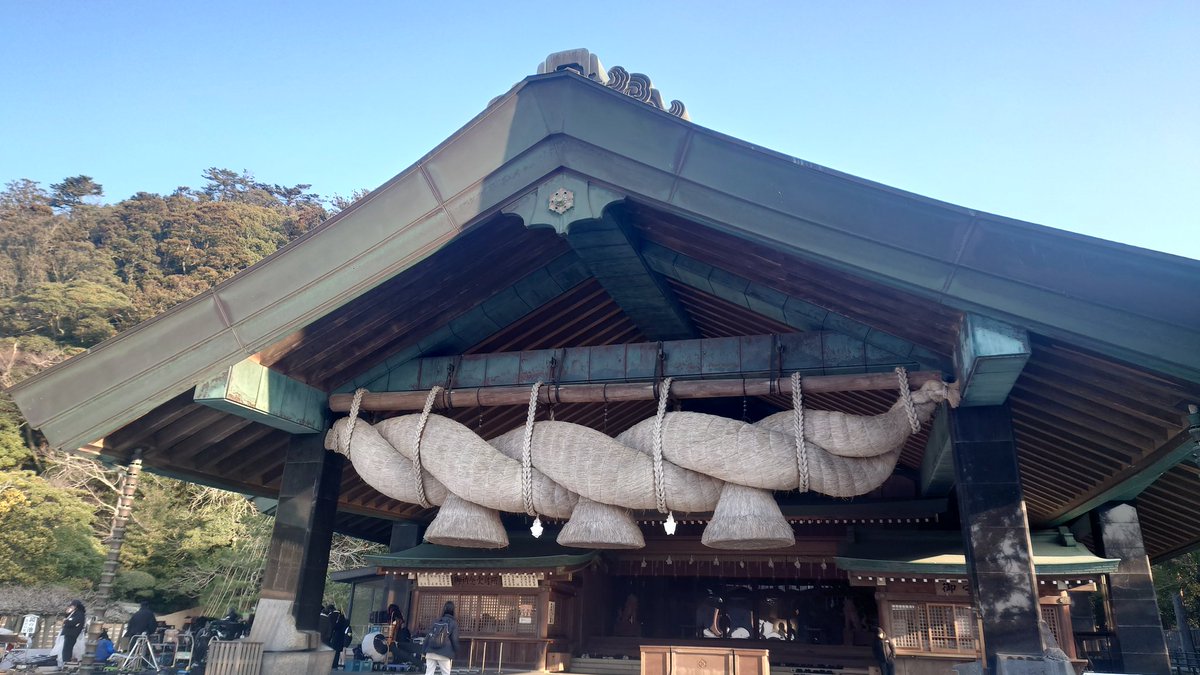 papimamachan's tweet photo. おはようございます💗❤☘️💛💜
美保神社へ行く前に出雲大社へ！となんか撮影やってる。そう言えばメールにエキストラで参加するので早朝荷物預かりお願いします。みたいなお客様いらっしゃった。結婚式の撮影っぽかったけど、なんだか撮影隊に参拝してる感が💦 https://t.co/CRPfUGrZz0