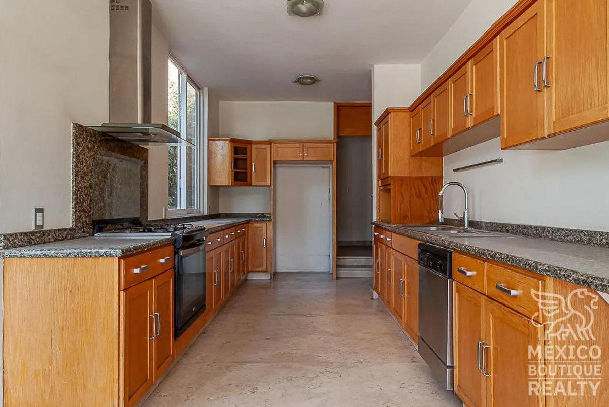 LuxuryRealEstate.com tweet media