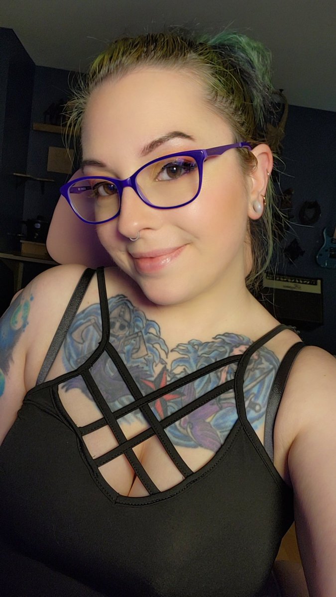 XenoQueen tweet media