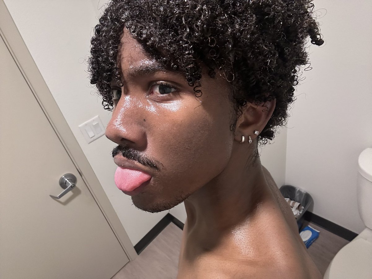 Ariankagriffin's tweet photo. During and after wash day 😛🫧 #type4 #mlm https://t.co/22mhFIvLdD