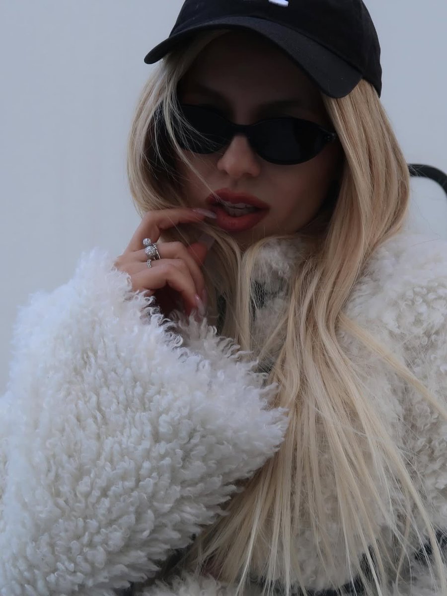AVA MAX tweet media