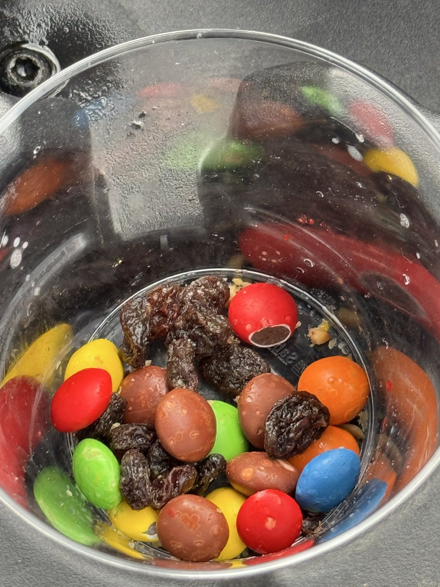 jackocallahan76's tweet photo. May be single wildest way I’ve ever seen trail mix ate https://t.co/4TMAmW8s5i