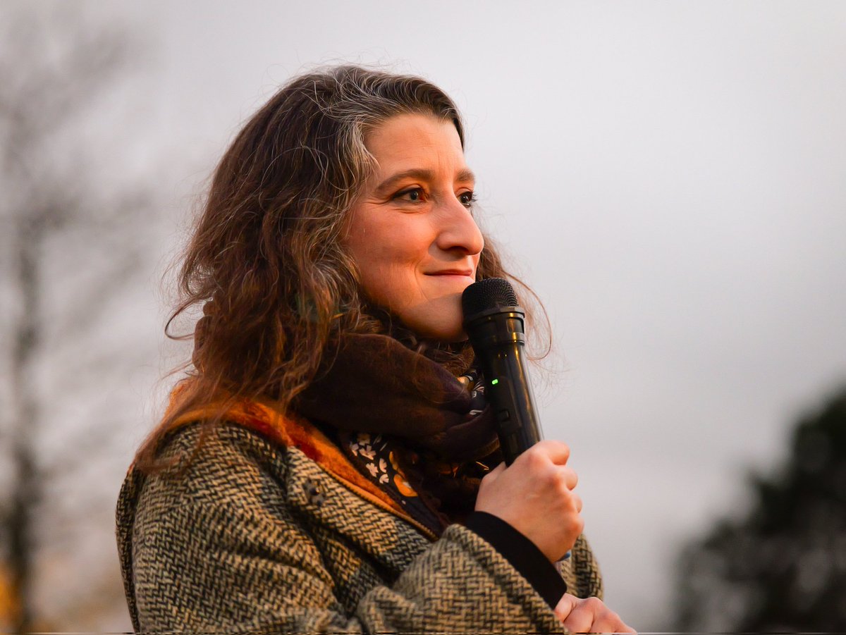 CharlotteLeducV's tweet image. Porte à porte géant dans le quartier de Borny à #Metz ce soir ! Une force militante incroyable sur le terrain tous les jours pour faire gagner @MetzEnCommun ! N'oubliez pas, le vote c'est dimanche 15 mars !