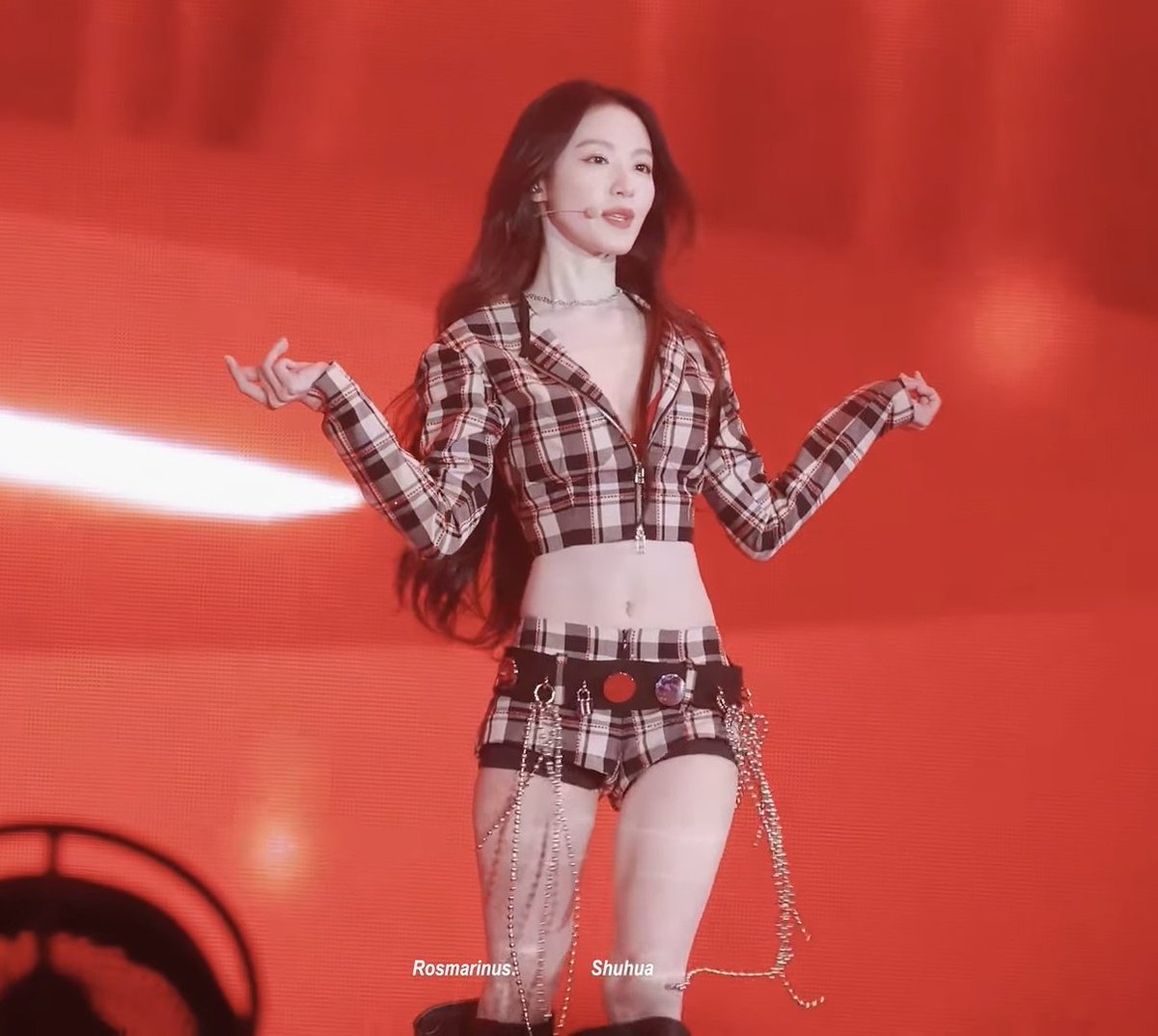 HwangGSong's tweet photo. This woman can't be straight https://t.co/FoANKJRPpE