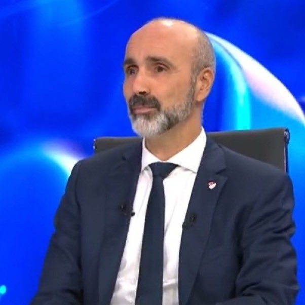 eaglepavv's tweet photo. İstisnasız tüm eski hakemlerin, tüm yorumcuların ve kamuoyunun net kırmızı kart dediği 28. Dakikadaki pozisyona mhk nin VAR eğiticisi sarı kart diyor 😂😂😂

Neden böyle dediğini hepimiz biliyoruz aslında...

#sirkligi https://t.co/WiMQOxQs5A