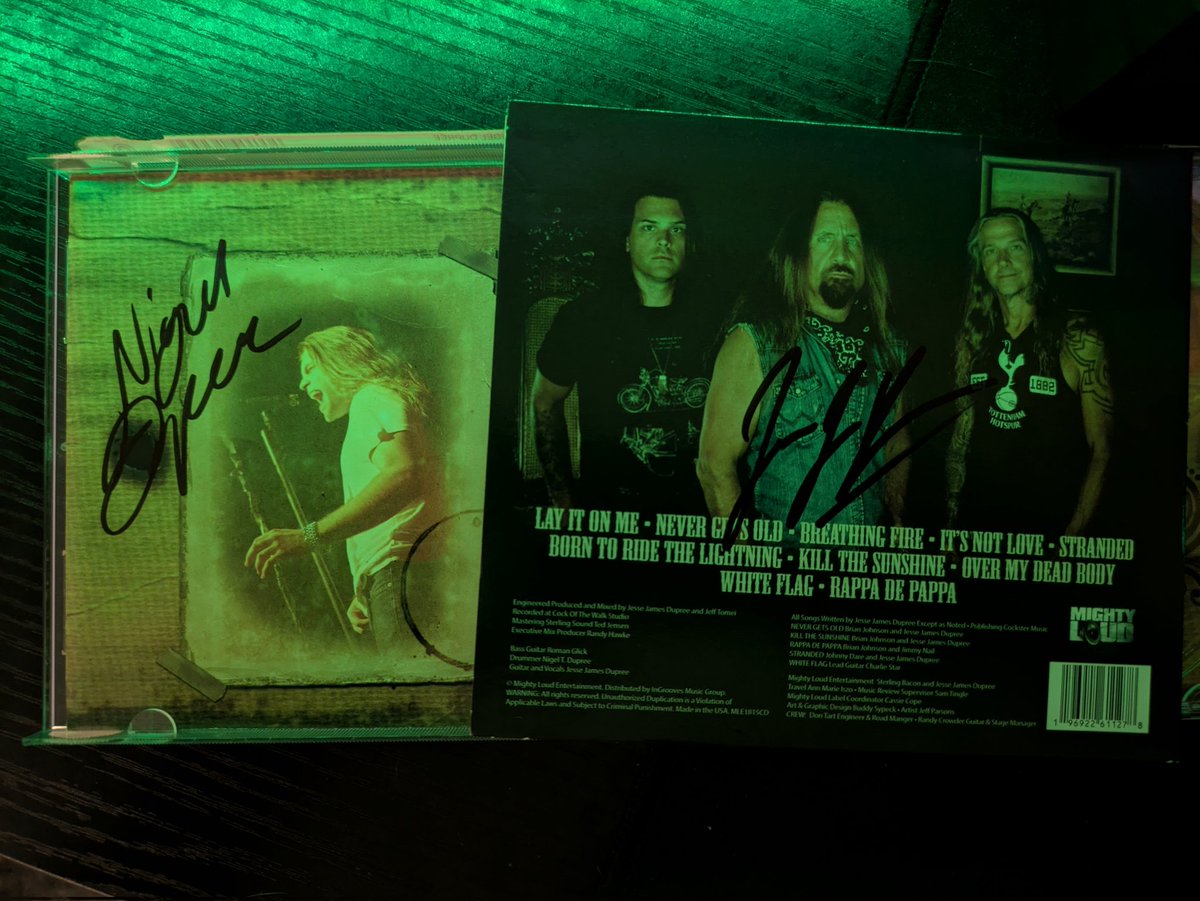 Johnson1070's tweet photo. Couple of the items UPS dropped off today. ✌🏻🏴☠️
@NigelDupree @jackyljesse #puhpow #chainsawmafia #jackyl https://t.co/pdBQKyWN5p