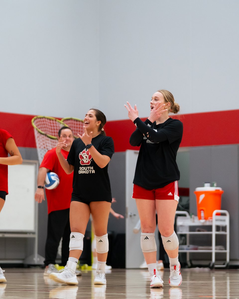 South Dakota Volleyball tweet media