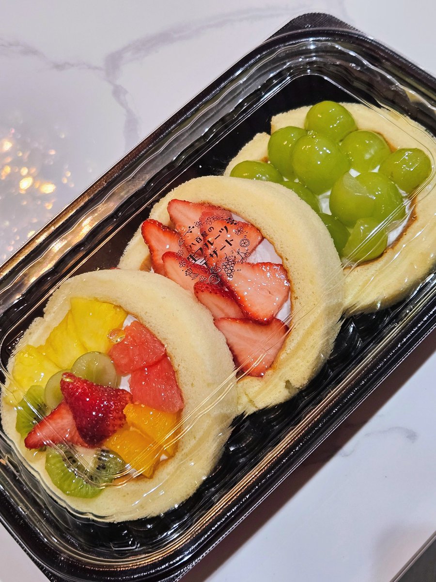 おはようございまちゅりん( ˶˙ᵕ˙˶ )☀️
朝から大スキないちごたっぷり🍓
ロールケーキ食べて元気モリモリ！
学校いってきまーす！！*⸜(* ॑꒳ ॑* )⸝*
今日もステキな1日になりますよーに✨
#ちぃたんぼんばーずOSK
#まちゅりん #js3
#関西アイドル
#ロールケーキ