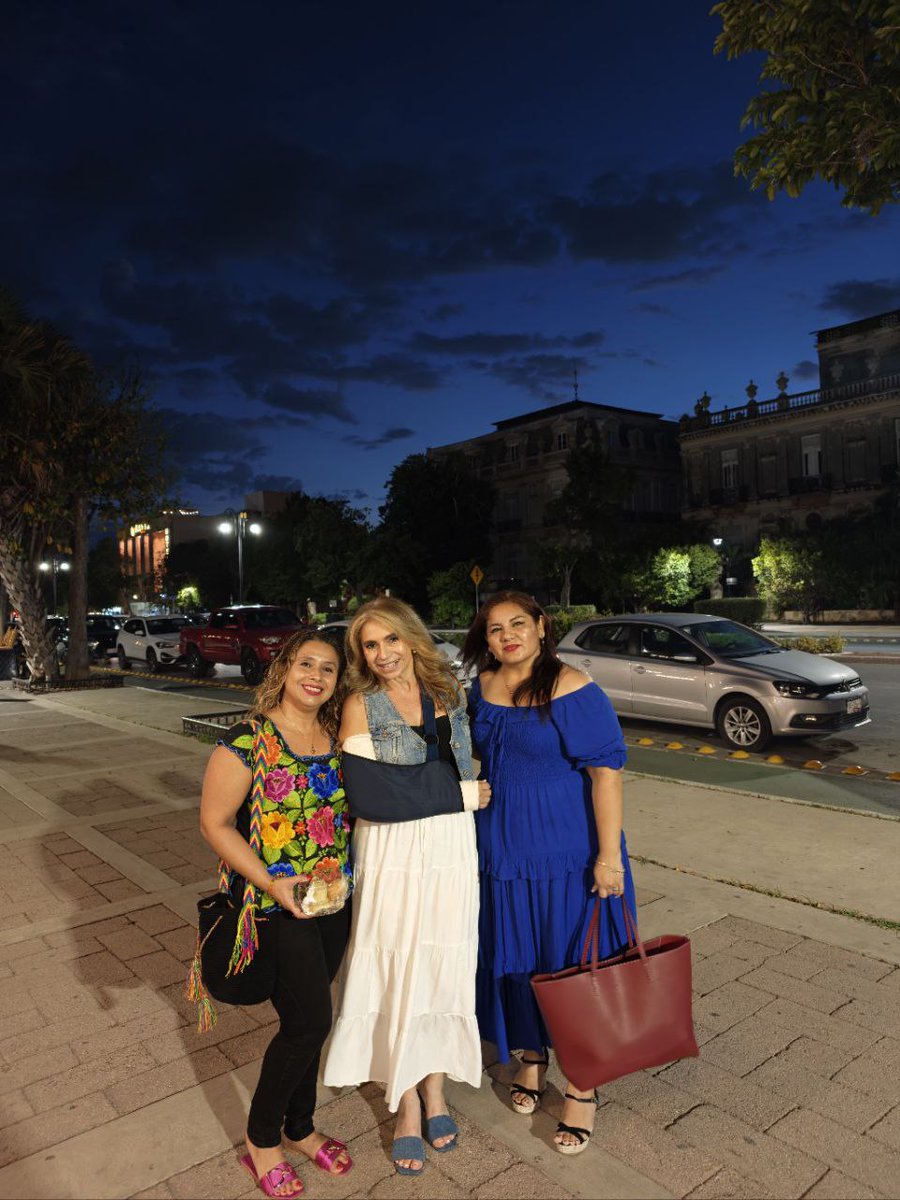 Una tarde más disfrutando un Café entre Mujeres ☕️

Este mes quiero dedicarlo a algo que siempre me ha parecido muy valioso: escucharnos. Compartir el café, platicar de nuestras historias, de los retos que enfrentamos y también de los sueños por los que cada una está luchando.