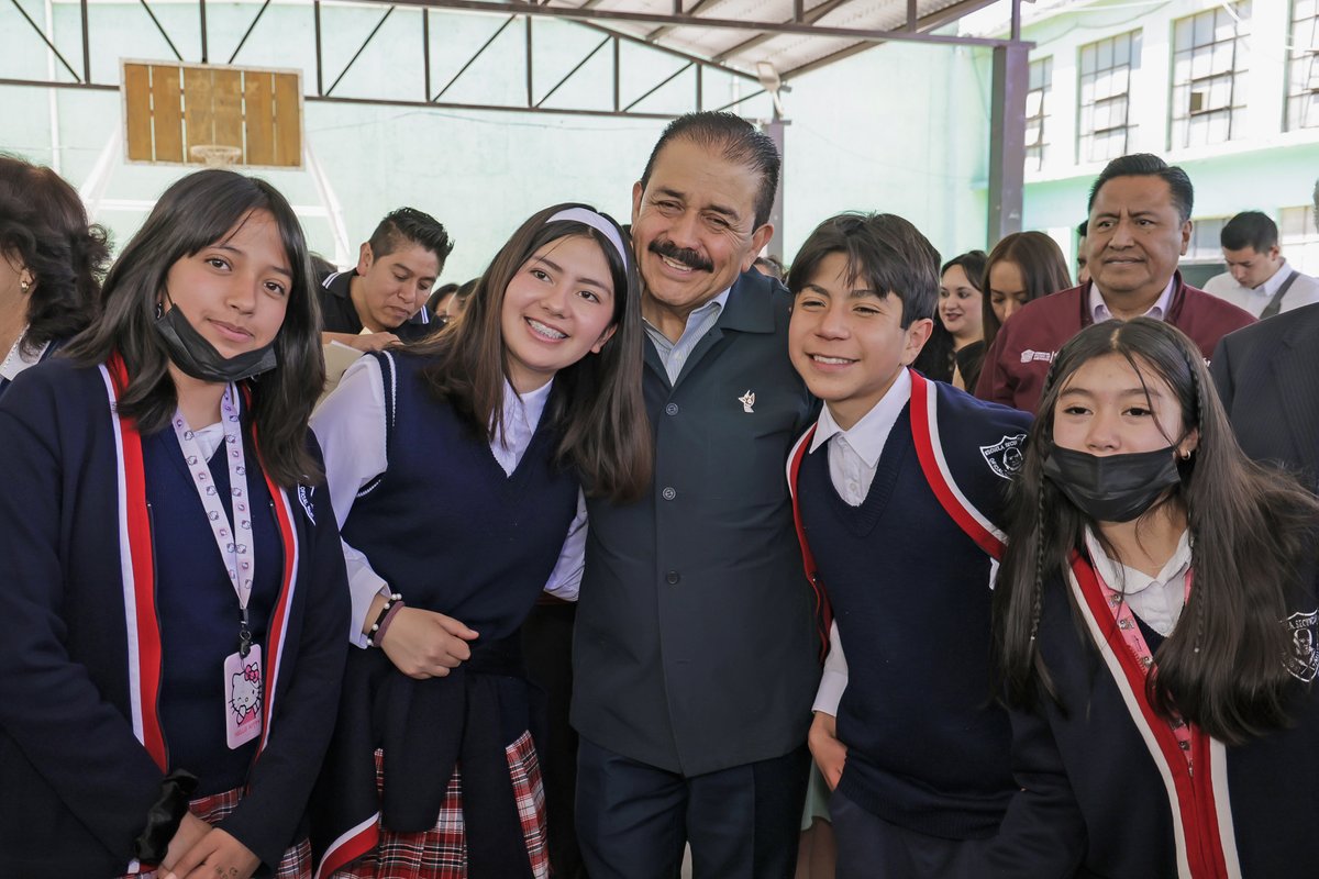 SeducEdoMex's tweet photo. 🏫 ¡#SECTIEnTuEscuela llega a #Timilpan!

🙌🏻Con una inversión superior a 8.2 mdp, 25 escuelas estrenan:
🏗️ Infraestructura.
🪑 Mobiliario.
💧 Sistemas de captación de agua.

⭐️ Bajo el liderazgo de la Gobernadora @delfinagomeza, la educación es el corazón de nuestras comunidades. https://t.co/9xckUOVHYH