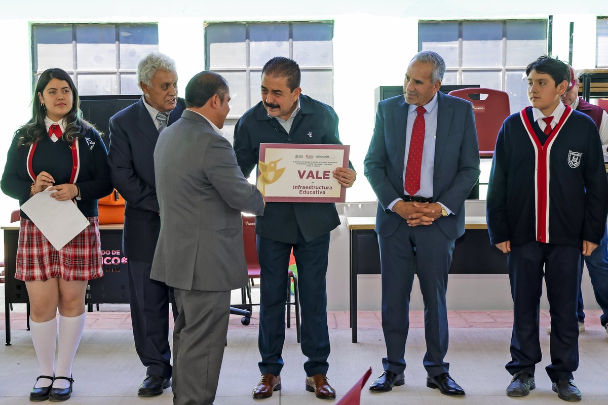 SeducEdoMex's tweet photo. 🏫 ¡#SECTIEnTuEscuela llega a #Timilpan!

🙌🏻Con una inversión superior a 8.2 mdp, 25 escuelas estrenan:
🏗️ Infraestructura.
🪑 Mobiliario.
💧 Sistemas de captación de agua.

⭐️ Bajo el liderazgo de la Gobernadora @delfinagomeza, la educación es el corazón de nuestras comunidades. https://t.co/9xckUOVHYH