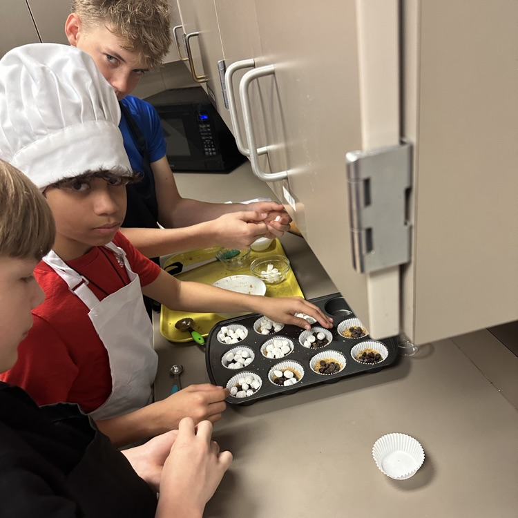 HumbleISD_CMS's tweet image. Foods class turned up the sweet factor today with Mini S’mores Pies! 🔥🍫 Buttery crust, melty chocolate, and toasted marshmallow goodness made for a delicious day in the kitchen. #TheColtWay