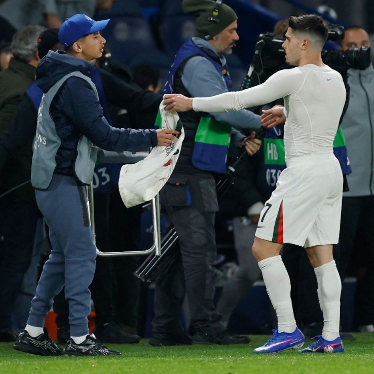 🎙️Pedro Neto: I gave him my shirt. I'm really sorry about it, I feel I have to apologise to him. My French is not very good, and (Portugal team-mate) Vitinha came over and said to him I was not like this.”

“At the end he (the ball boy) laughed and I gave him my shirt and said