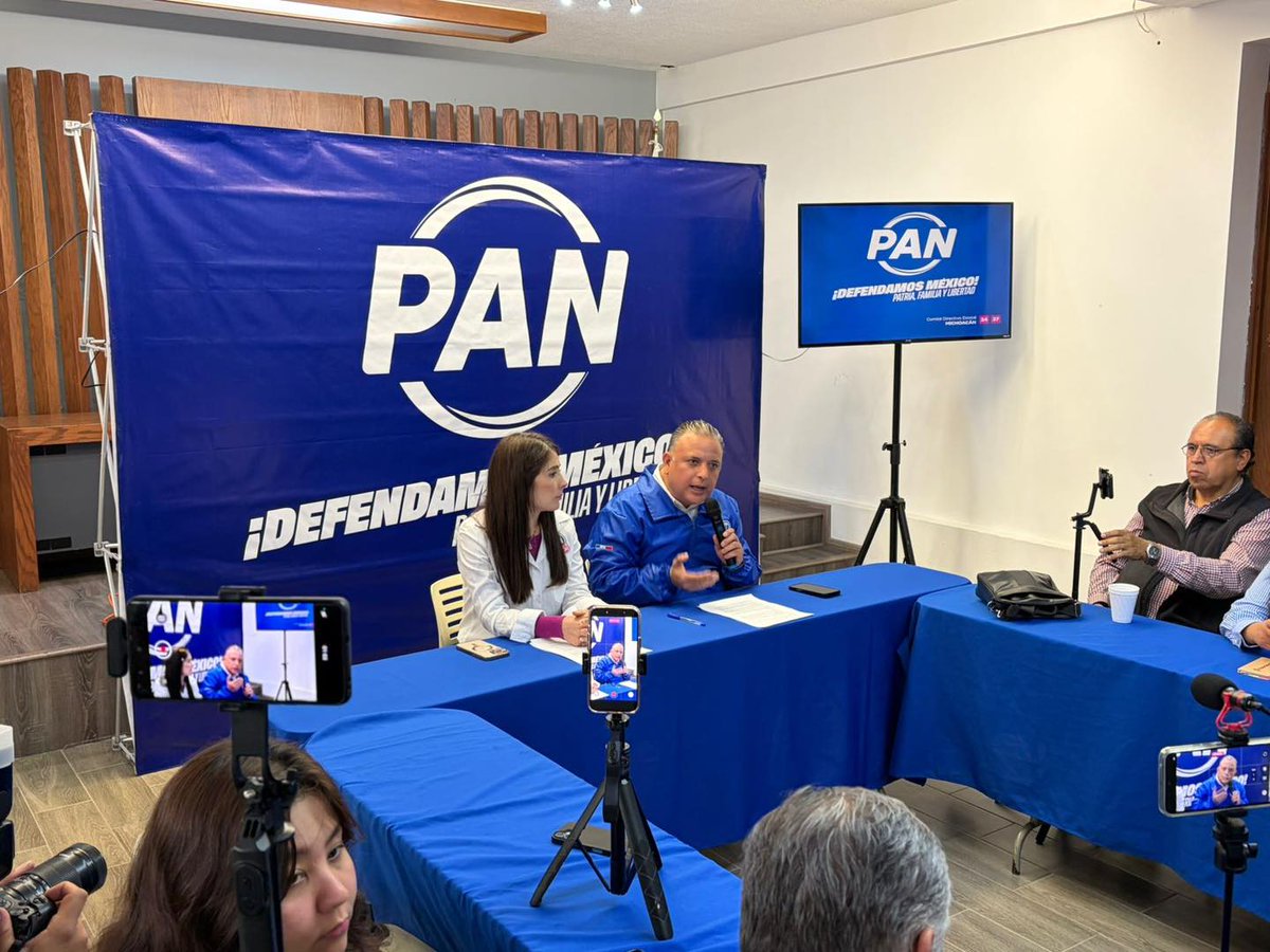 🔵 El dirigente del #PAN en #Michoacán, Carlos Quintana, celebra que se cayó la reforma electoral y que la alianza de Morena, PT y PVEM se está desmoronando.