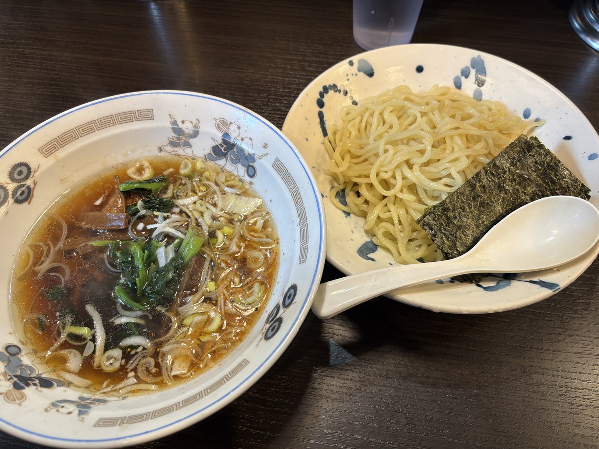 athleta22's tweet photo. えーちゃん食堂
つけ麺
甘酸っぱいつけ麺うまい。
今日はちょい酸味強め。
海苔トッピングすればよかったと後悔。 https://t.co/LwSVM2p08R