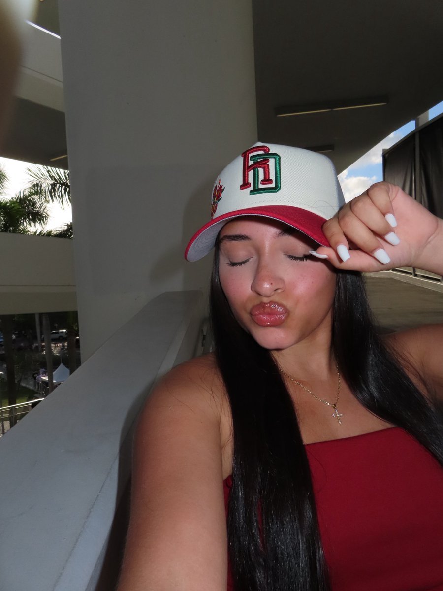 victoria tweet media