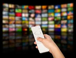 inakialzugaray's tweet photo. Hace 20 años la gente preguntaba:

“¿Lo viste en la televisión?”

Hoy la pregunta es otra:

“¿Lo viste en internet?”

El medio cambió.
Pero el poder de influir en la conversación pública sigue siendo el mismo. https://t.co/NZ8W3mvase