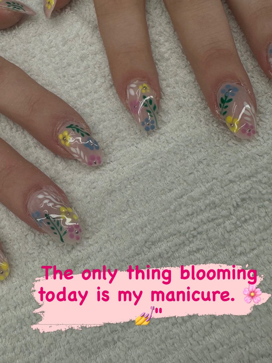 PhalangesUnld's tweet image. Subtle. Shimmery. Spring-ready. ✨🌷 #springnails #flowernails